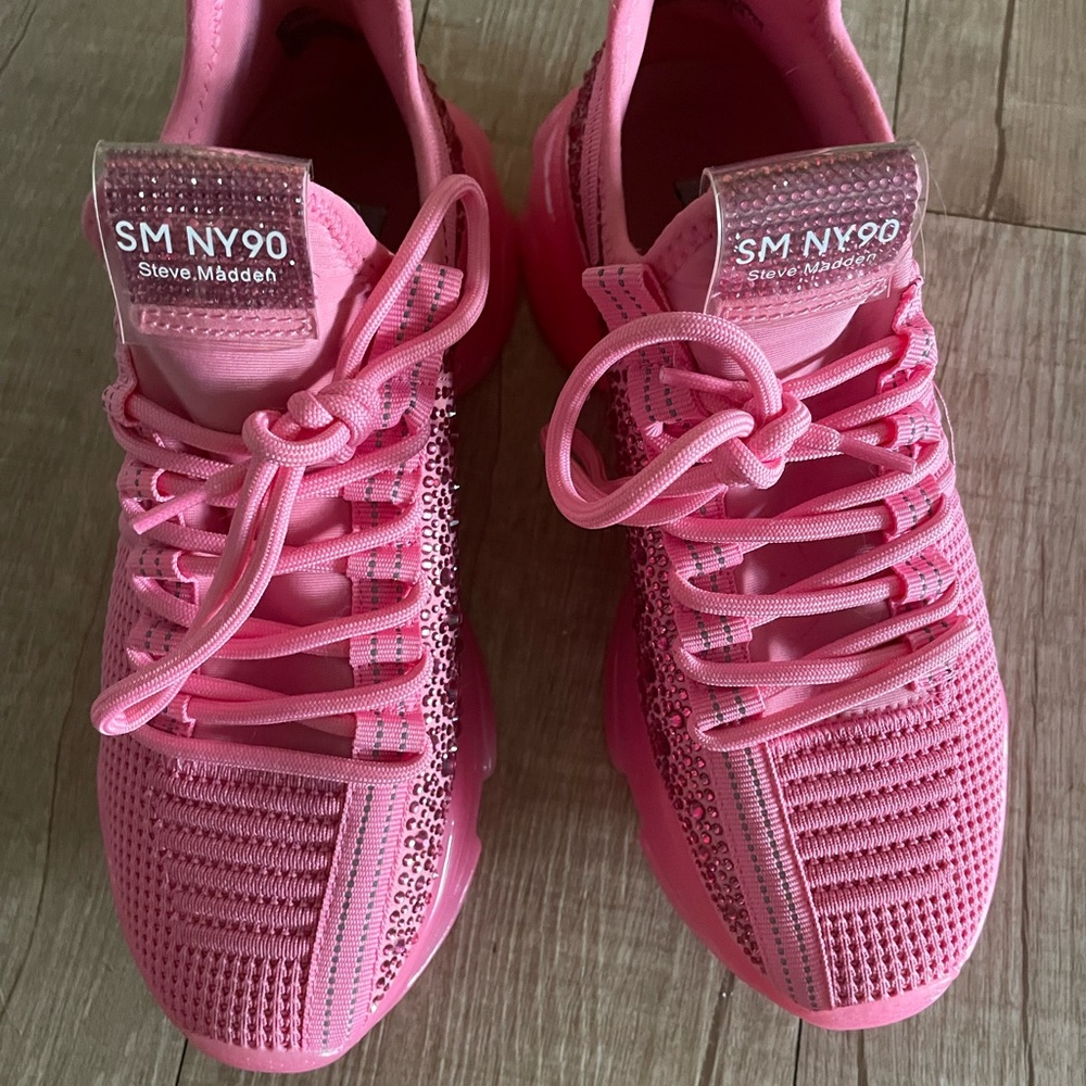 Steve Madden- DISCOUNTED! Pink sneakers